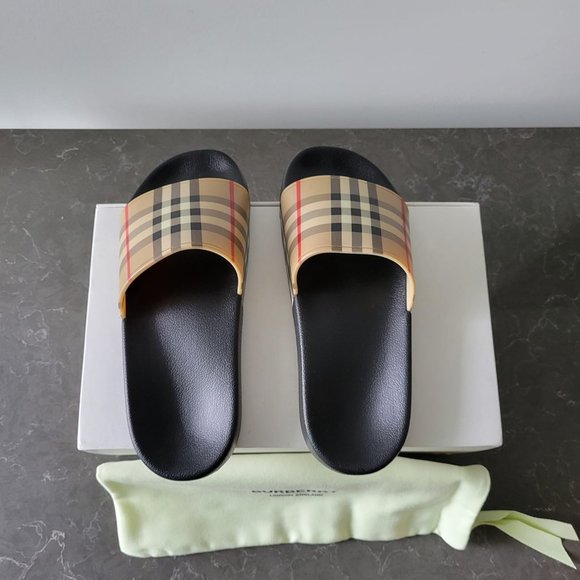 $398 *NEW* (9) Burberry Printed Sandals/Slides - Picture 11 of 16